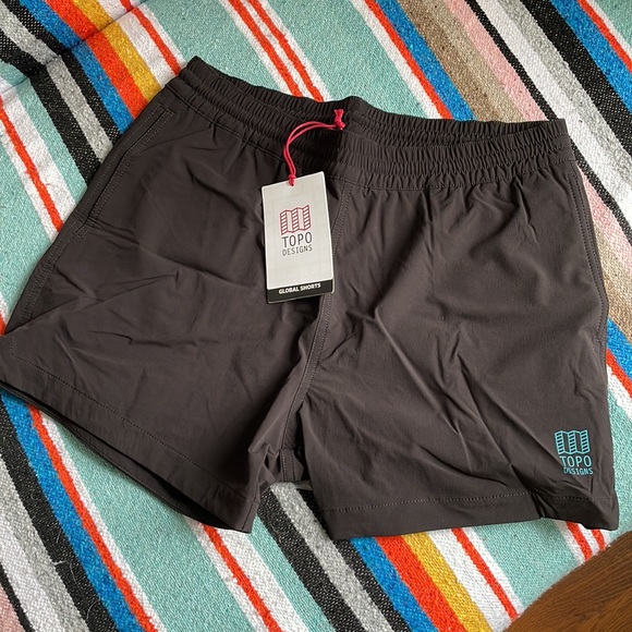NWT Topo Global Short - Picture 3 of 8